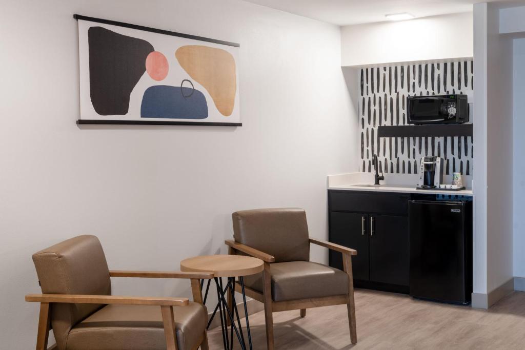 Atwell Suites Austin Airport by IHG photo