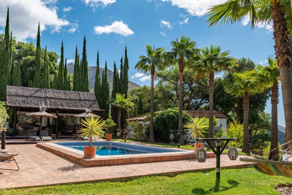 Luxury country house with pool and breathtaking views - Villa