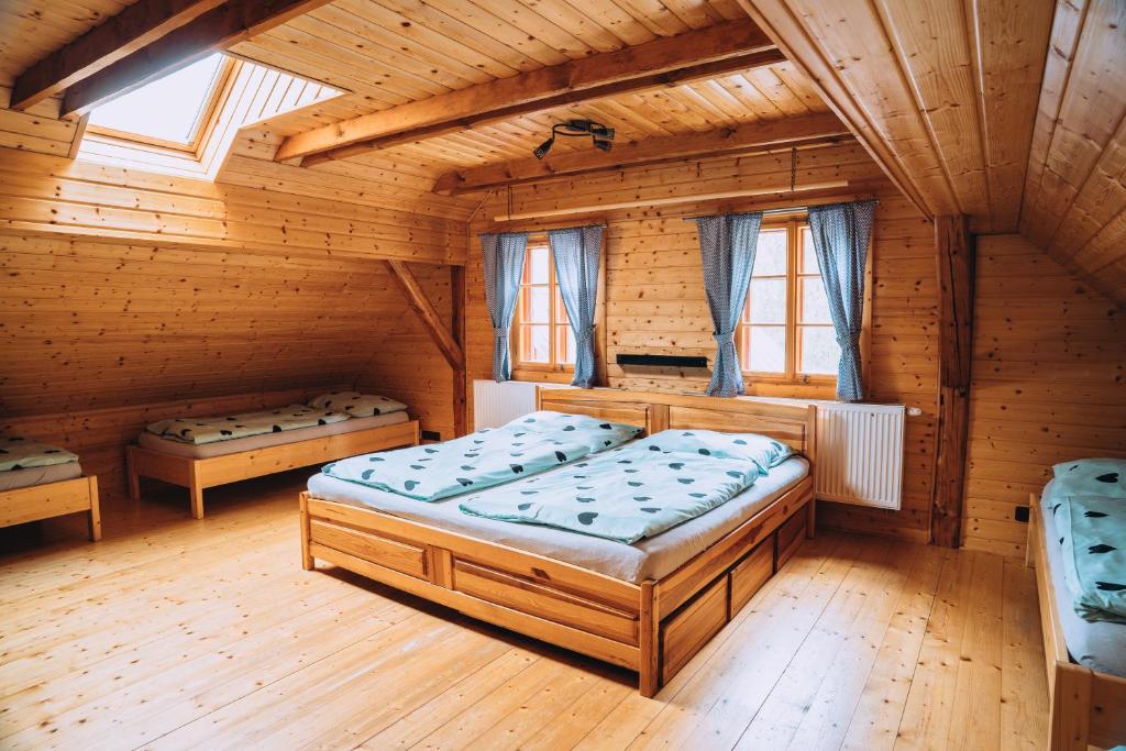 Postel nebo postele na pokoji v ubytování Chata Říp