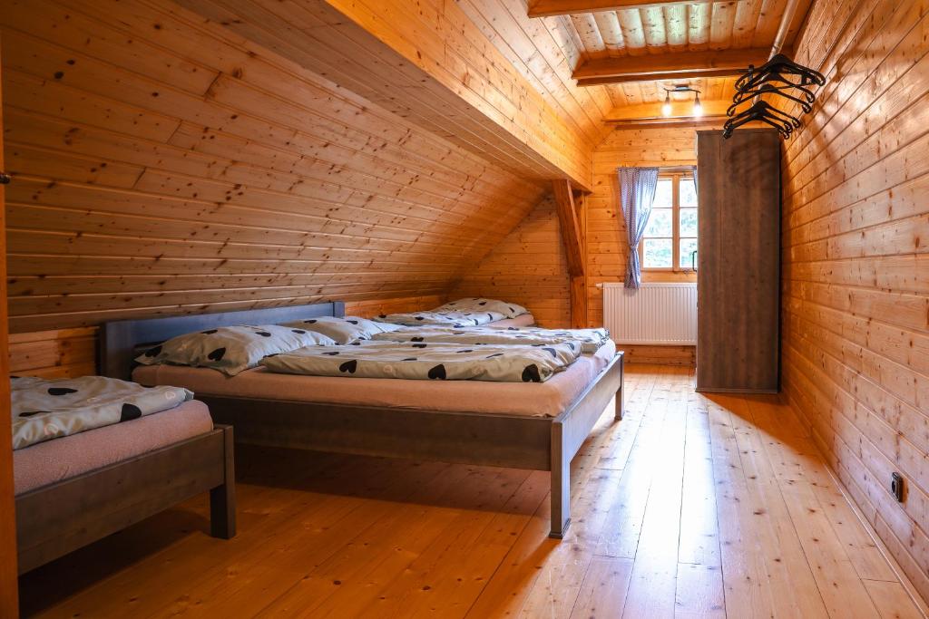 Postel nebo postele na pokoji v ubytování Chata Říp