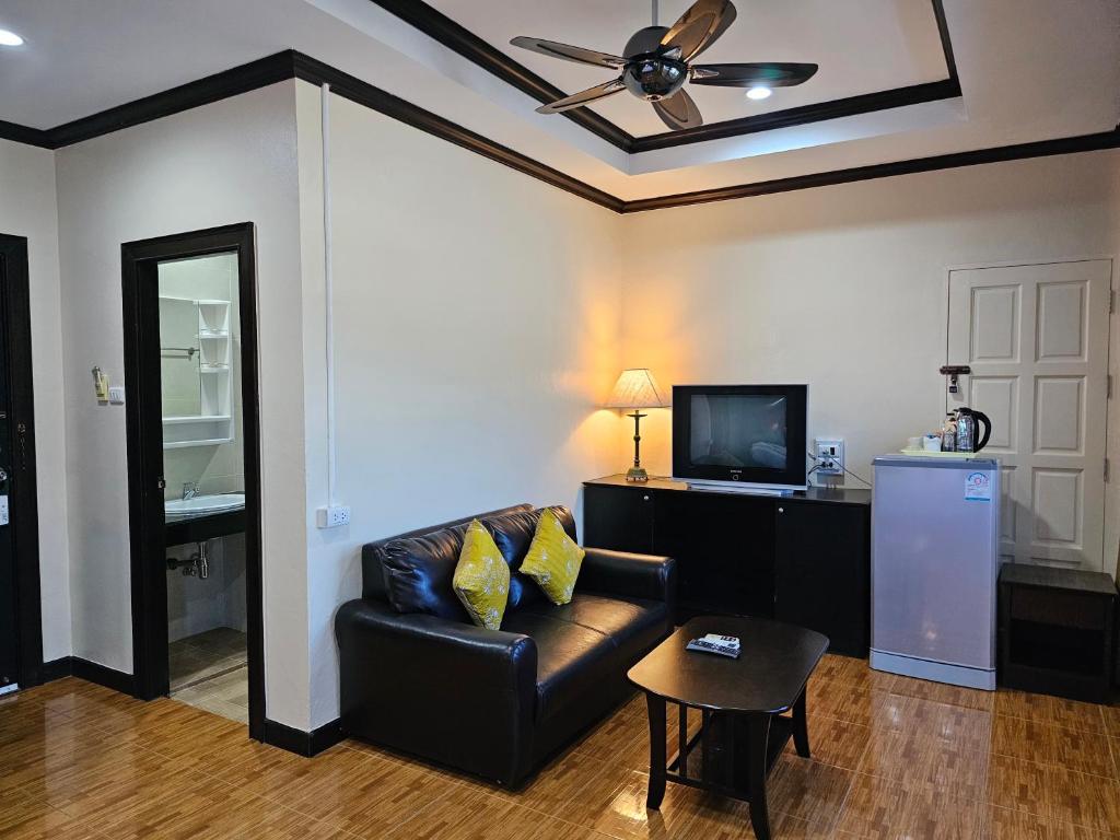 TV a/nebo společenská místnost v ubytování Nanai 2 Residence Patong Phuket