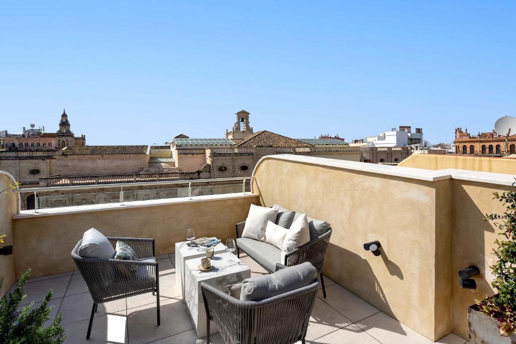 Genteel Home San Francisco Suites - 18