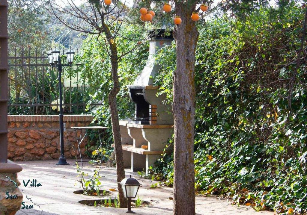 A garden outside Casas Rurales Villa Sem Sem