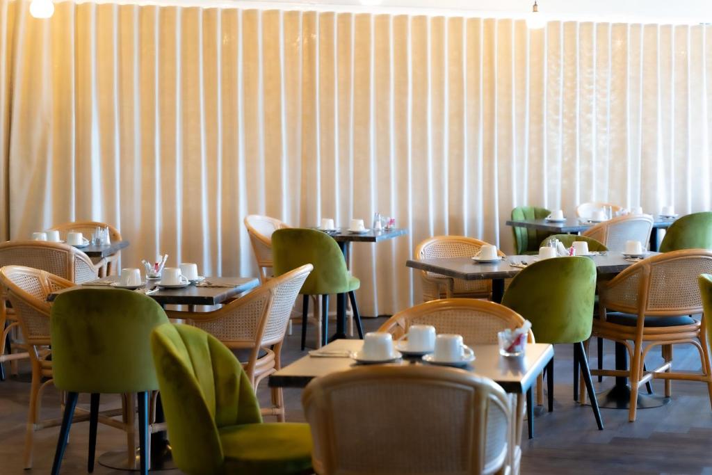 Restaurace v ubytování Hôtel Mar I Cel & Spa