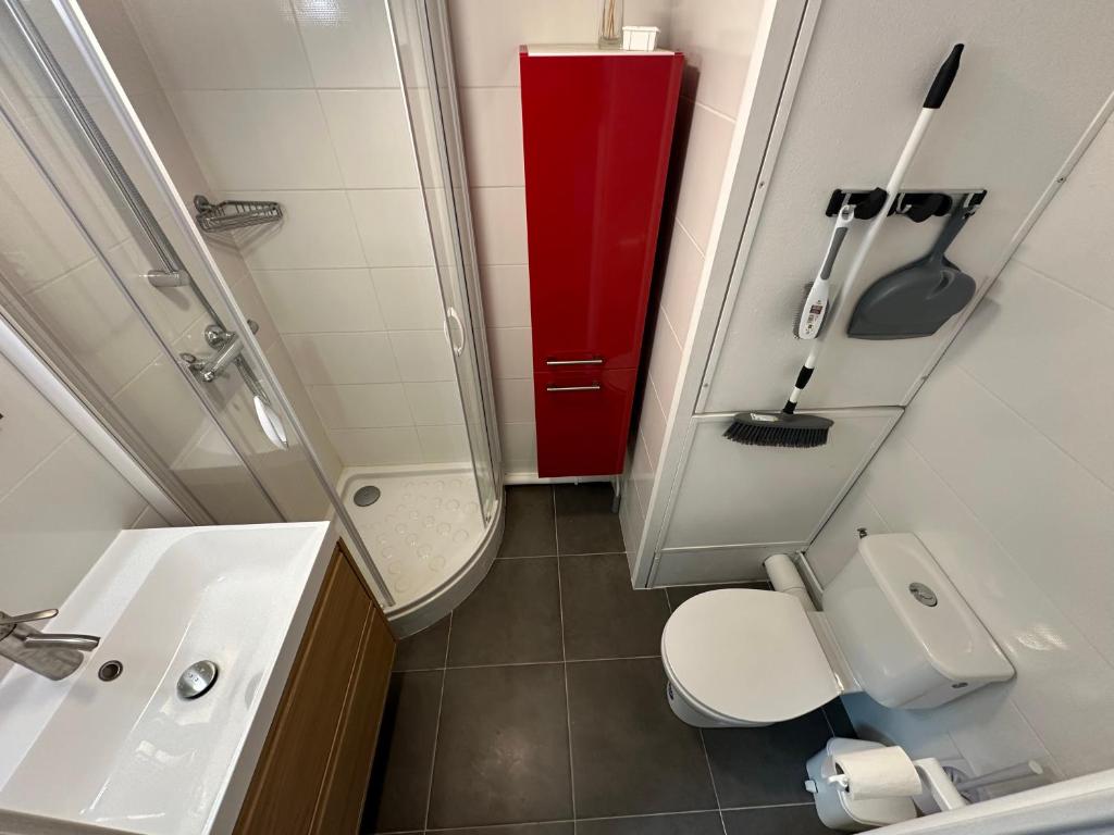 Kúpeľňa v ubytovaní La KoZy - Maison moderne, Mer, Forêt, Piscine - Wifi