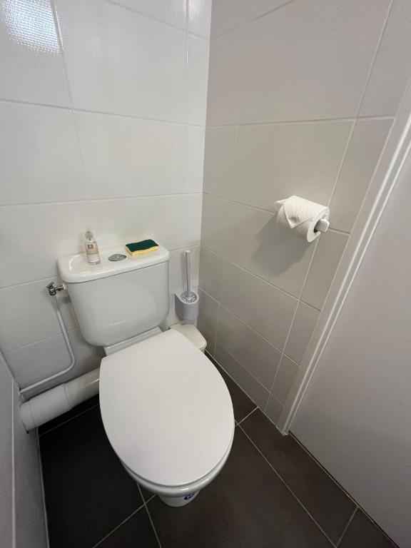 Kúpeľňa v ubytovaní La KoZy - Maison moderne, Mer, Forêt, Piscine - Wifi
