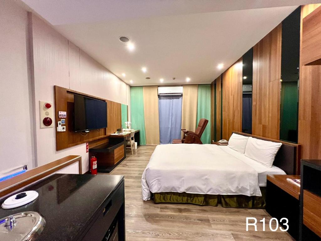 Postel nebo postele na pokoji v ubytování Catwalk Motel -Tainan