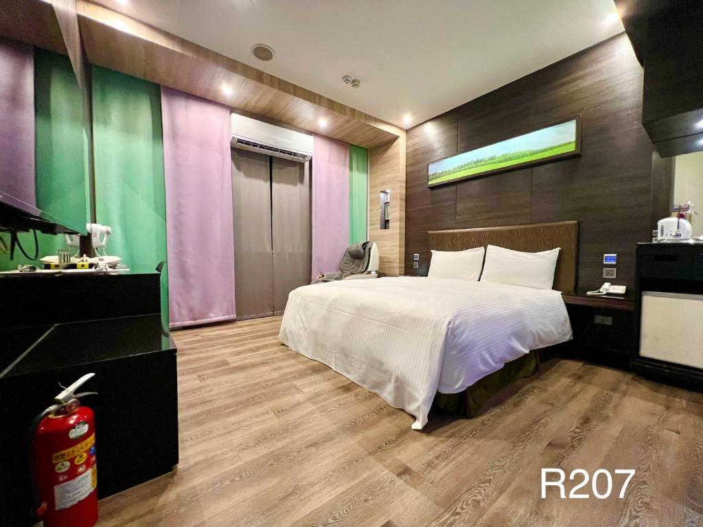 Postel nebo postele na pokoji v ubytování Catwalk Motel -Tainan