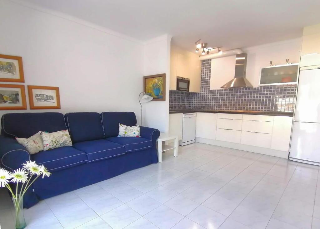 Kuchyňa alebo kuchynka v ubytovaní VACAY Apartamento Laia, respira aire puro, en la Costa Brava, L'Escala!