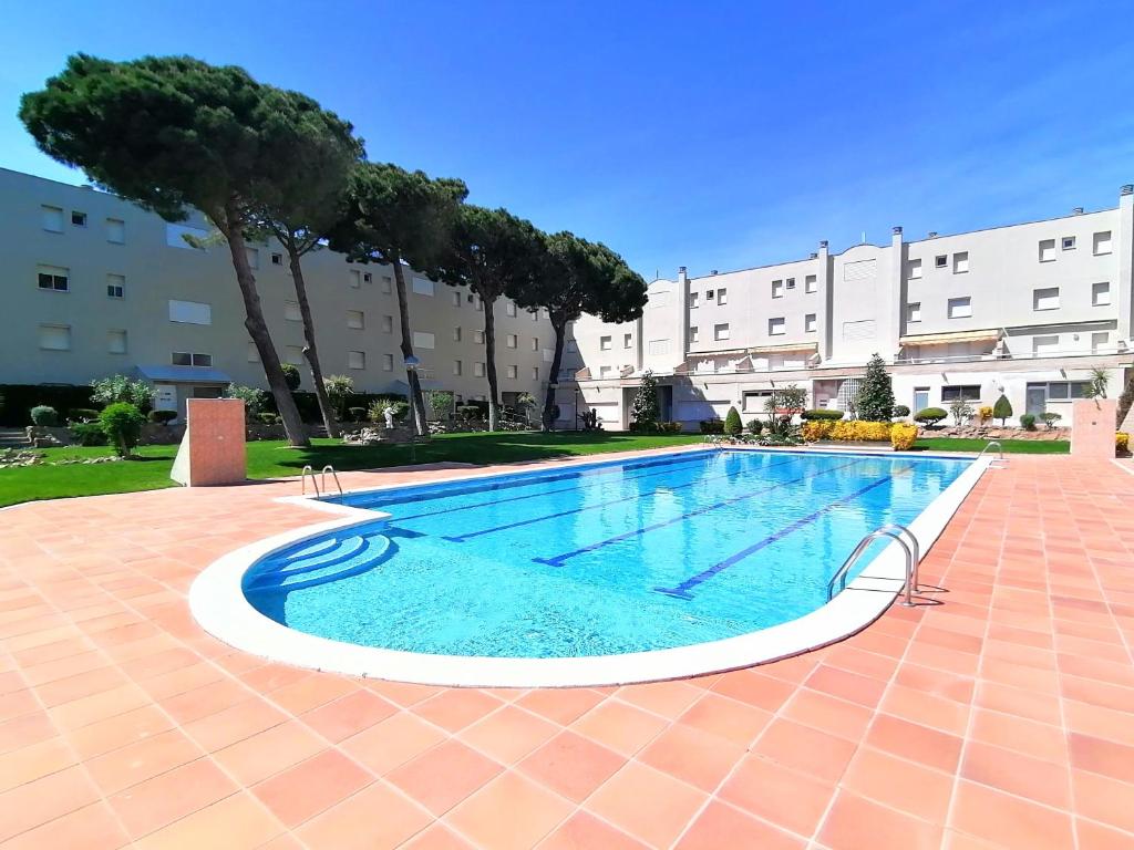 Bazén v ubytovaní VACAY Apartamento Laia, respira aire puro, en la Costa Brava, L'Escala! alebo v jeho blízkosti