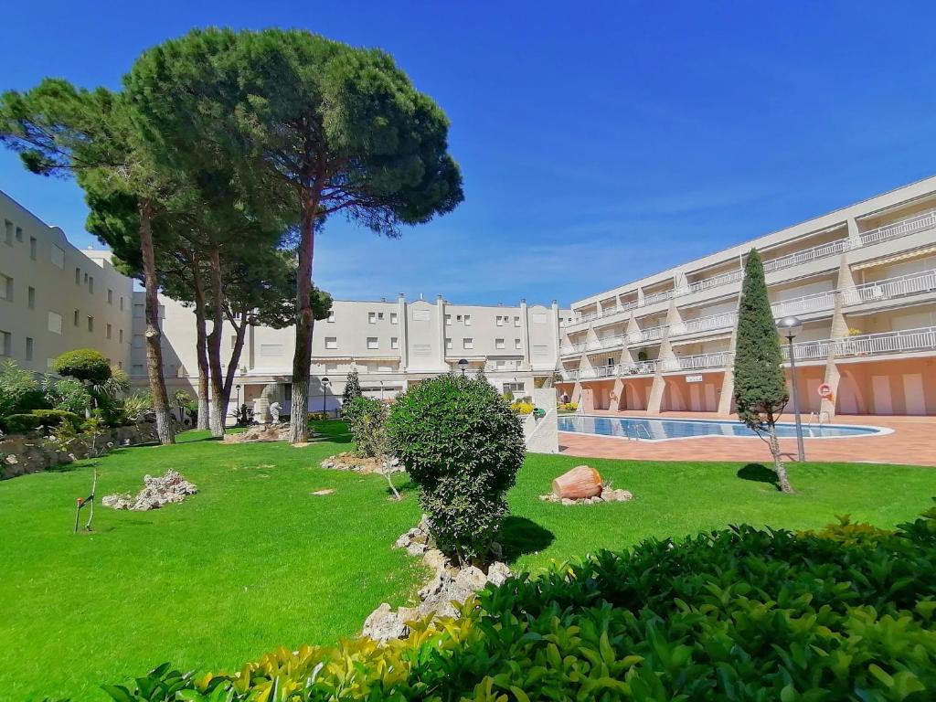 Vonkajšia záhrada v ubytovaní VACAY Apartamento Laia, respira aire puro, en la Costa Brava, L'Escala!