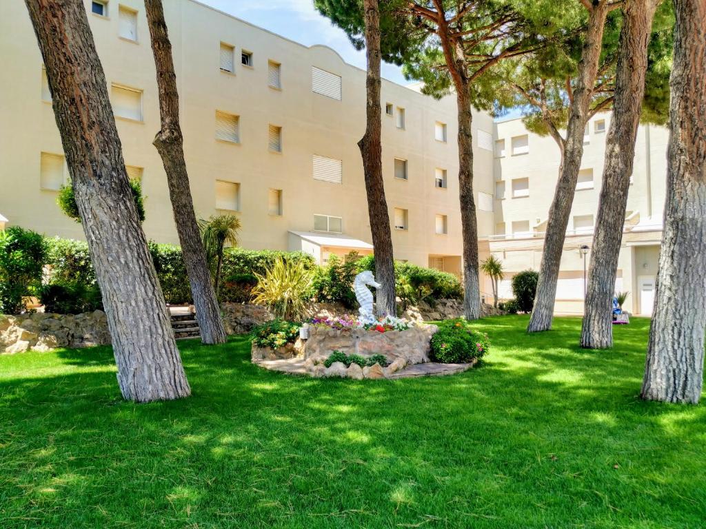 Vonkajšia záhrada v ubytovaní VACAY Apartamento Laia, respira aire puro, en la Costa Brava, L'Escala!