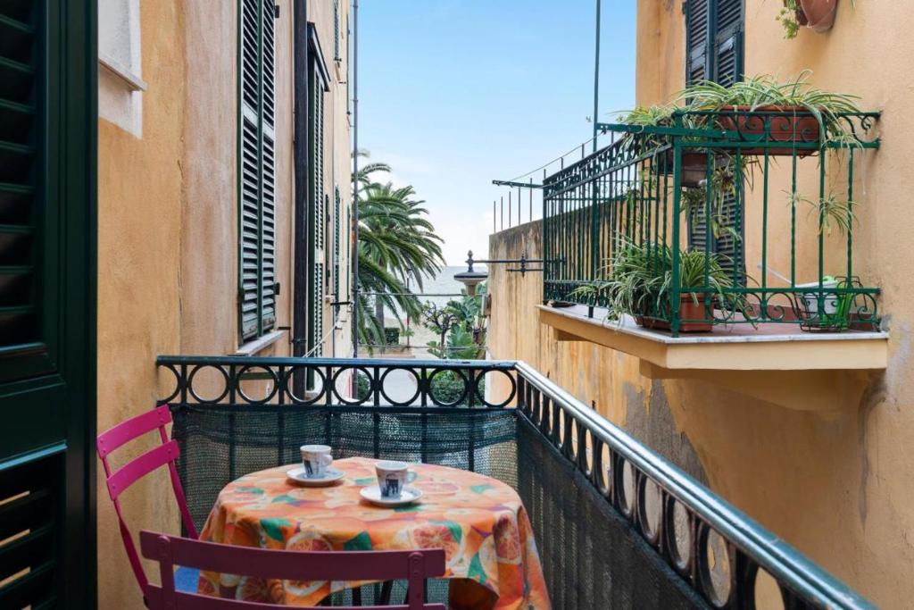 Balcony o terrace sa "Serenella a due passi dal mare" Posizione centralissima, spiagge e sentieri a portata di mano