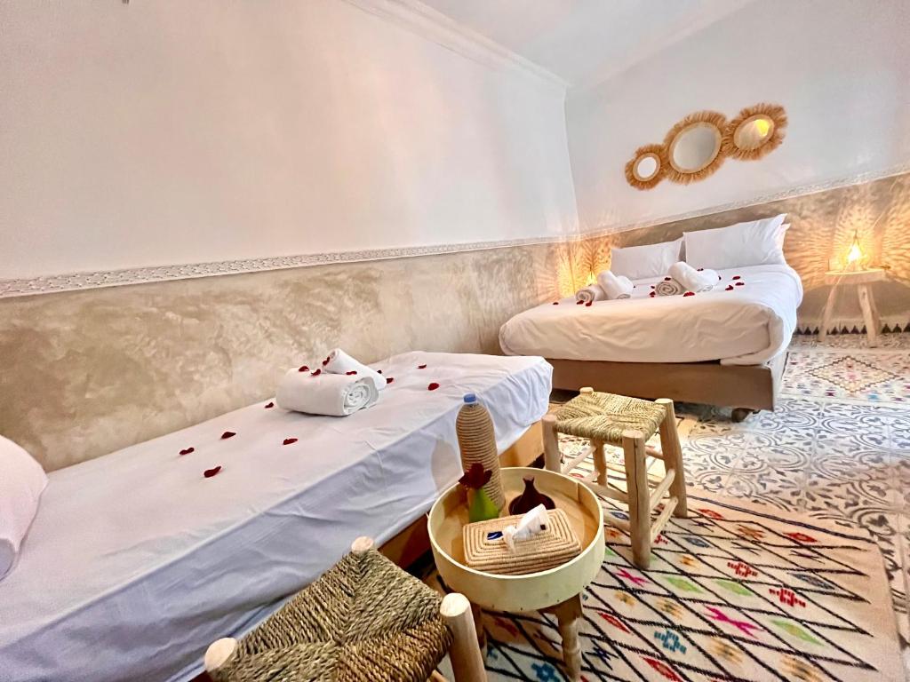 Postel nebo postele na pokoji v ubytování Riad Tarba & Spa