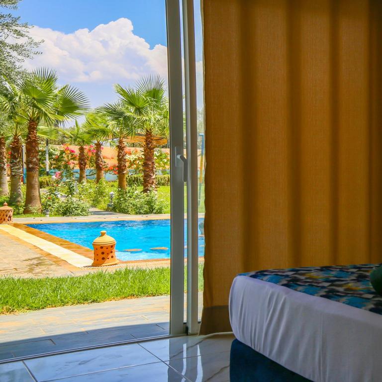 Bazén v ubytování Hotel Jnane riad nebo v jeho okolí