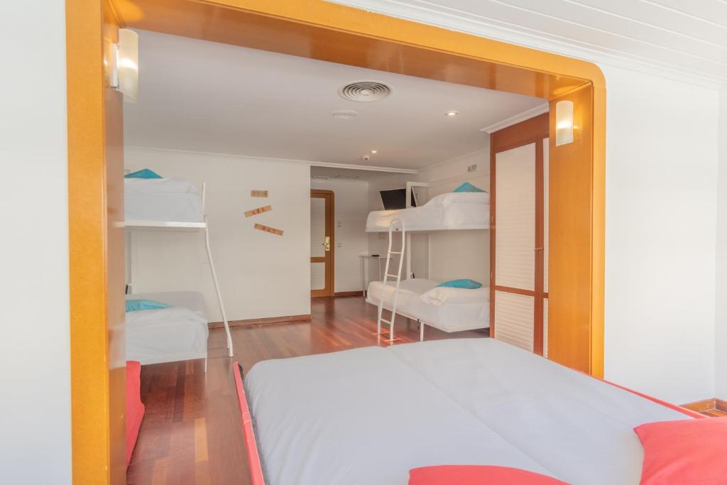 Hotel Náyade - Cabaña Familiar En Bote