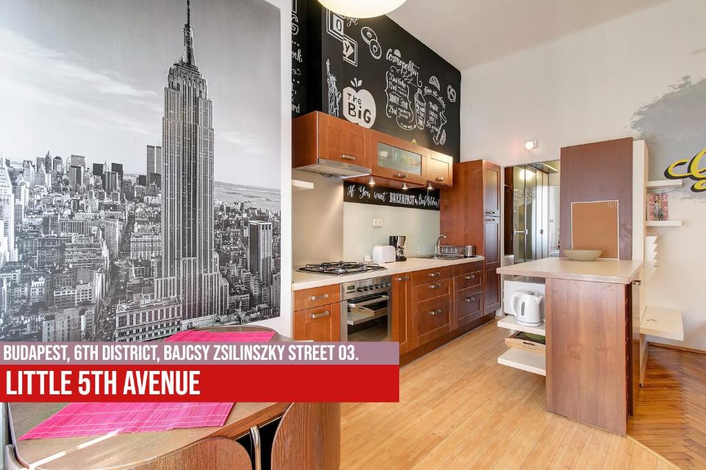 A kitchen or kitchenette at Little Americas Metropolitan Apartments