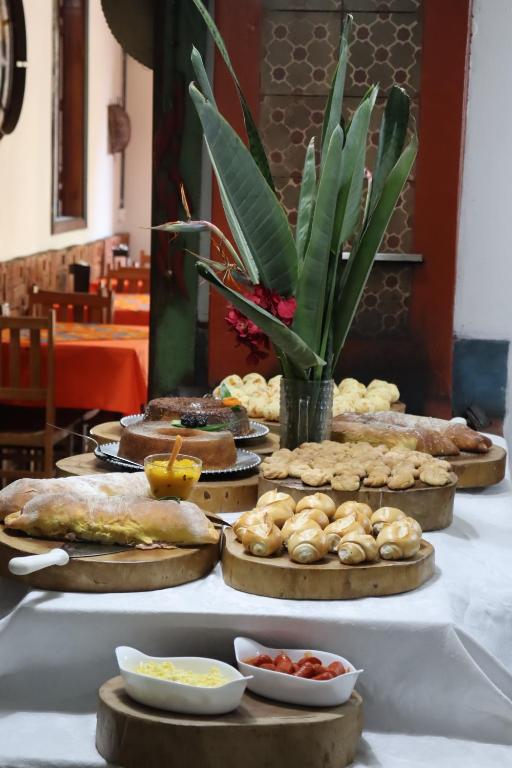 a table topped with lots of different types of food at Pouso Mineiro in São João Batista do Glória