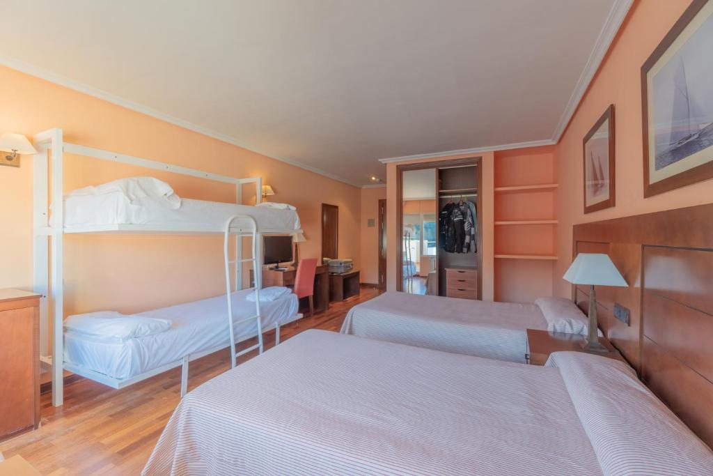 Hotel Náyade - Habitación Cuádruple Clásica