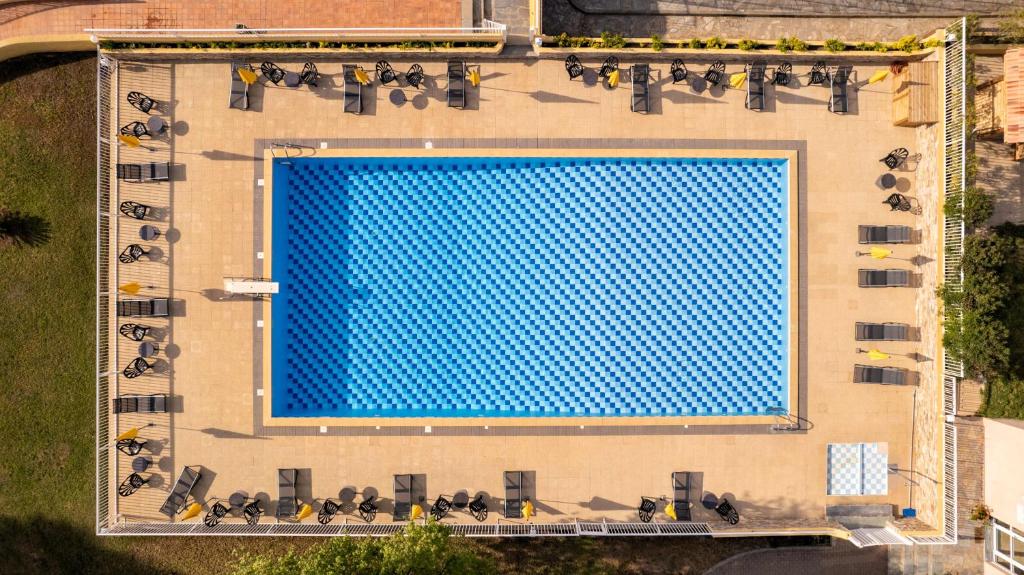 Bazén v ubytování Residence Mare e Sole nebo v jeho okolí