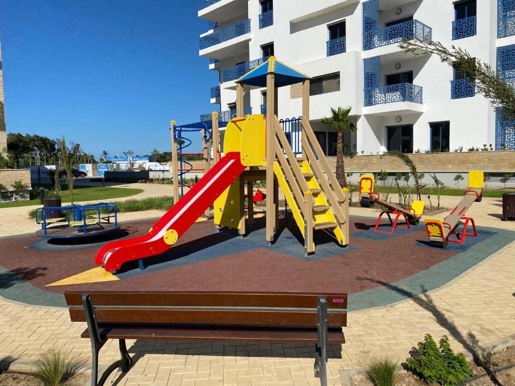 Herní místnost nebo prostor pro děti v ubytování MARTIL COSTA MAR Appartement de Luxe