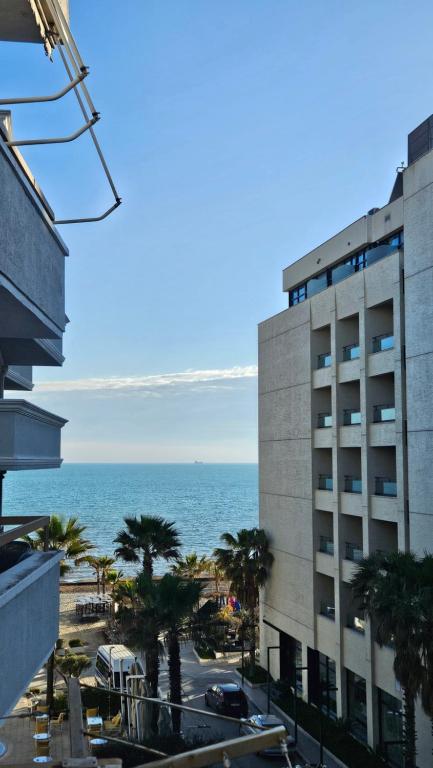 widok na ocean z budynku w obiekcie Sea view Apartament. Luxury Area in Durres beach. w Durrës