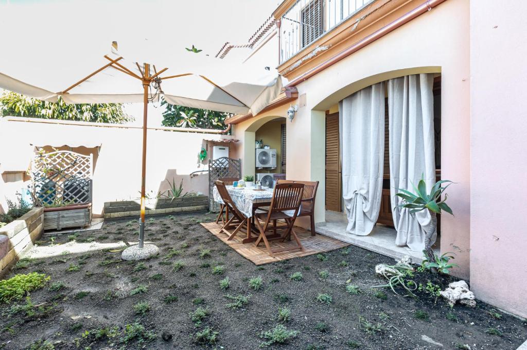 Patio nebo venkovní prostory v ubytování Sa Domo d' Amare - Comely Apartment with Parking!