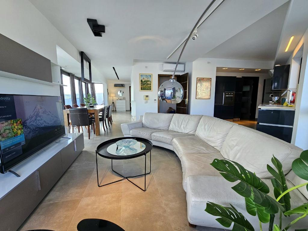 Malta Unique Penthouse Spacious Terrace-Sleeps 8, Mġarr (updated prices ...