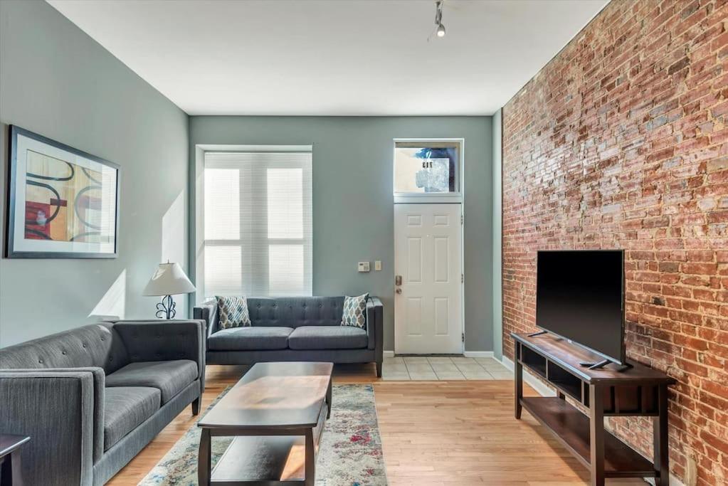 Settle in Historic Soulard 5 entire apartments, Soulard (updated prices