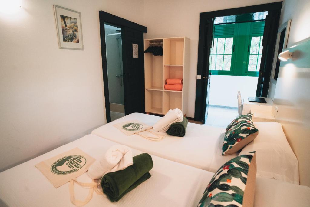 Postel nebo postele na pokoji v ubytování Hostal Colón
