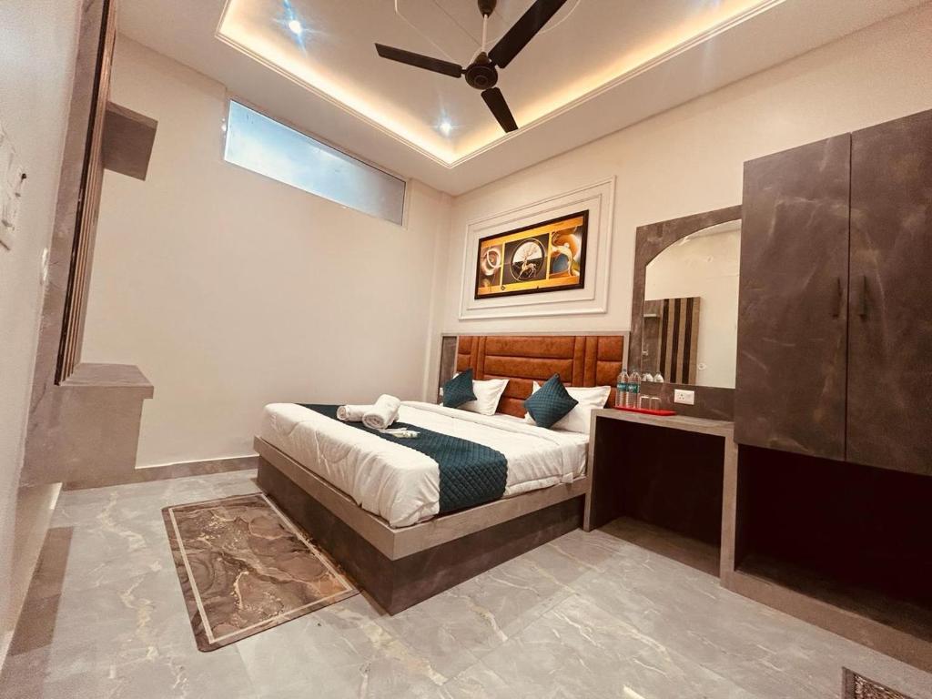 The Solitaire Express Vrindavan - Housity