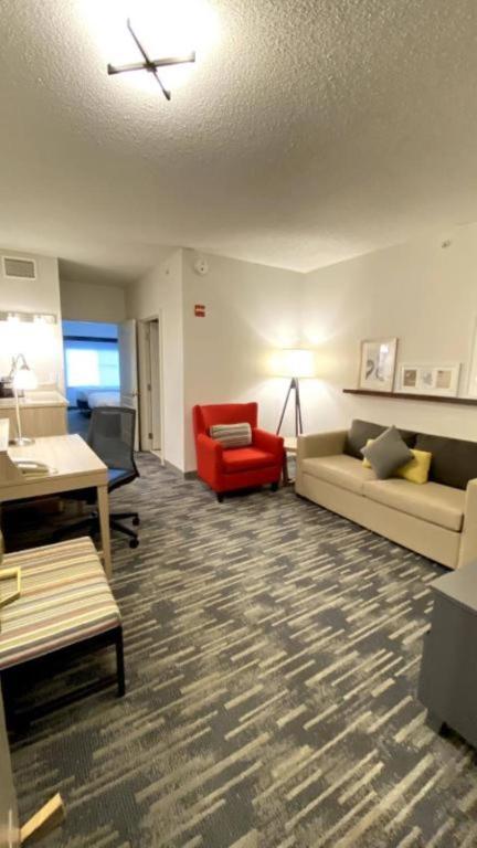 Posezení v ubytování Country Inn & Suites by Radisson, Lake George Queensbury , NY
