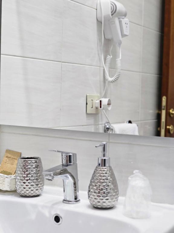 Termini Palace Guesthouse - King Room