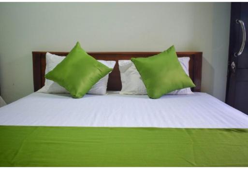 Postel nebo postele na pokoji v ubytování Samara Guest inn