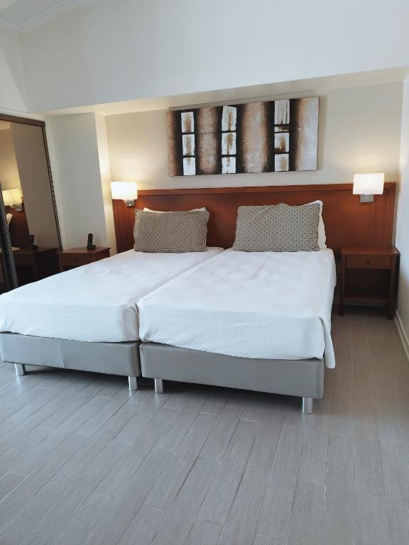 En eller flere senger på et rom på Hotel Sao Mamede Estoril