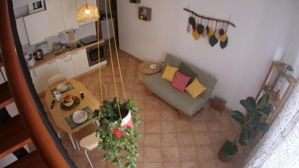 a living room with a couch and a table at La Casina di Chloe in Livorno