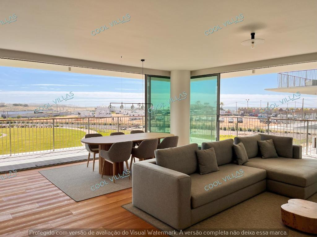Χώρος καθιστικού στο BeachFront Apartment - 4 pax - swimming pool