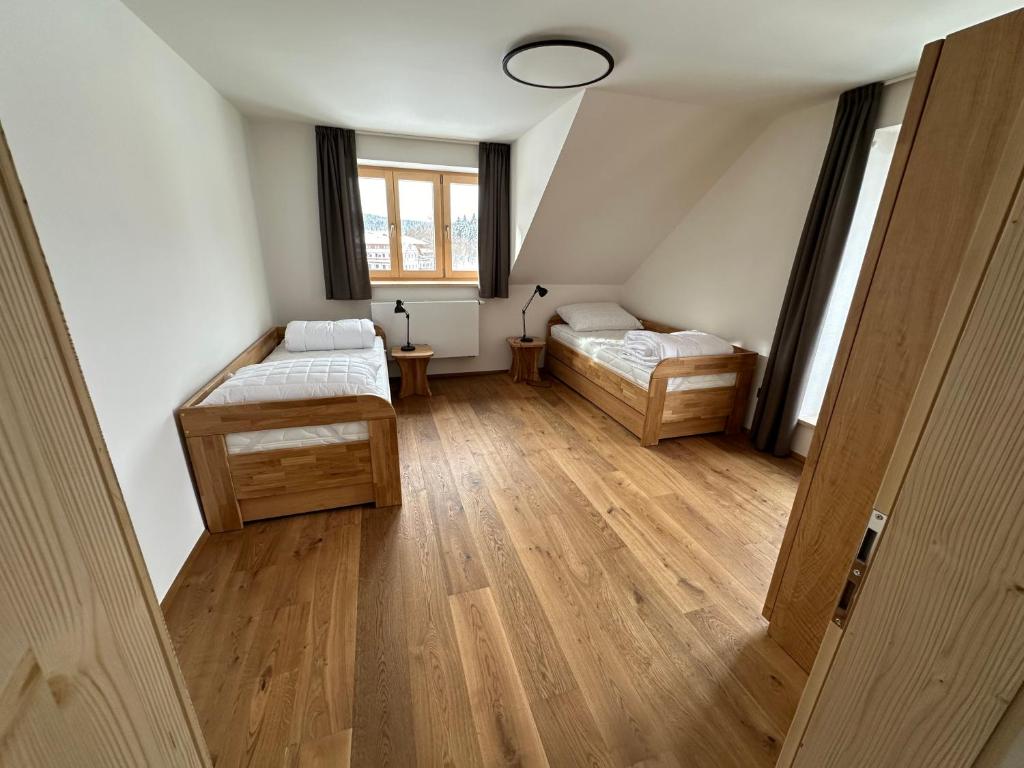 Postel nebo postele na pokoji v ubytování Helly - Kvilda - apartmány