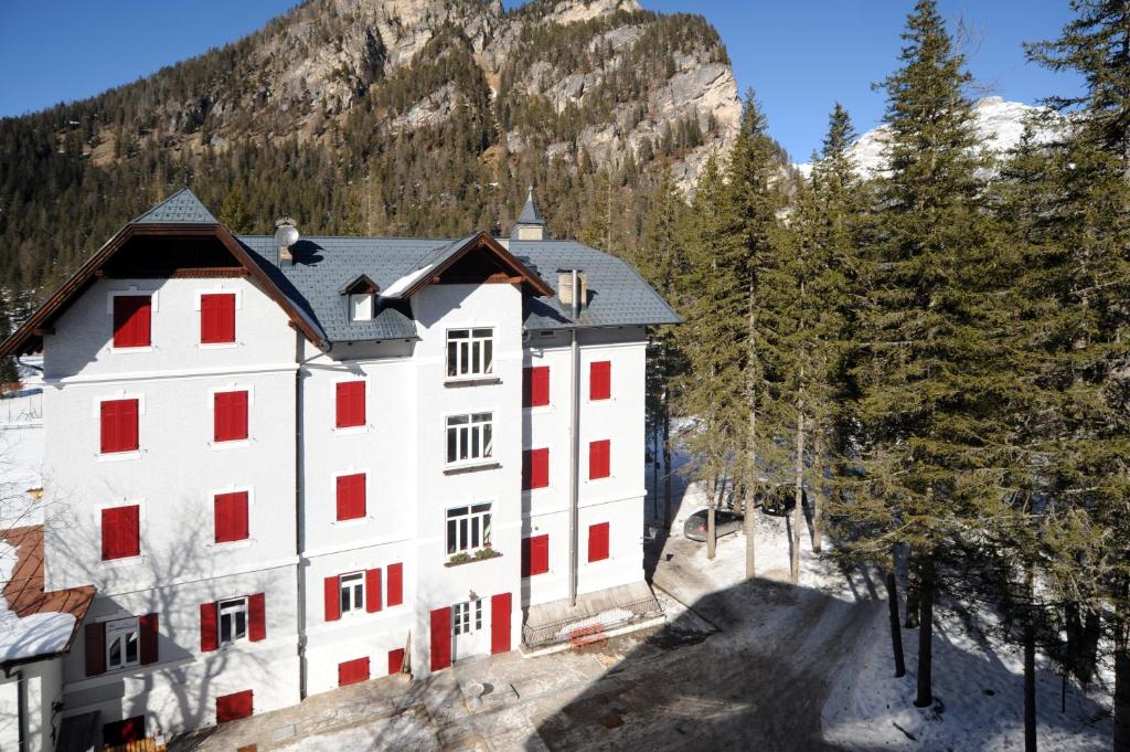 Nespecifikovaný výhled na hory nebo výhled na hory při pohledu z hotelu