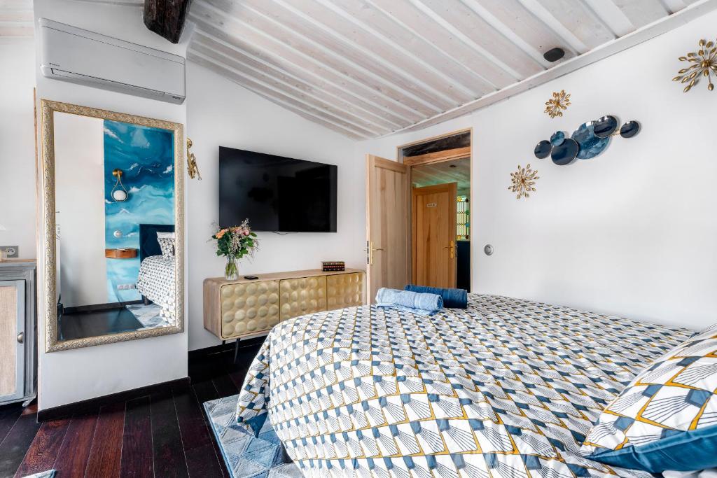 Aux Heures Bleues - Deluxe Double Room With Balcony