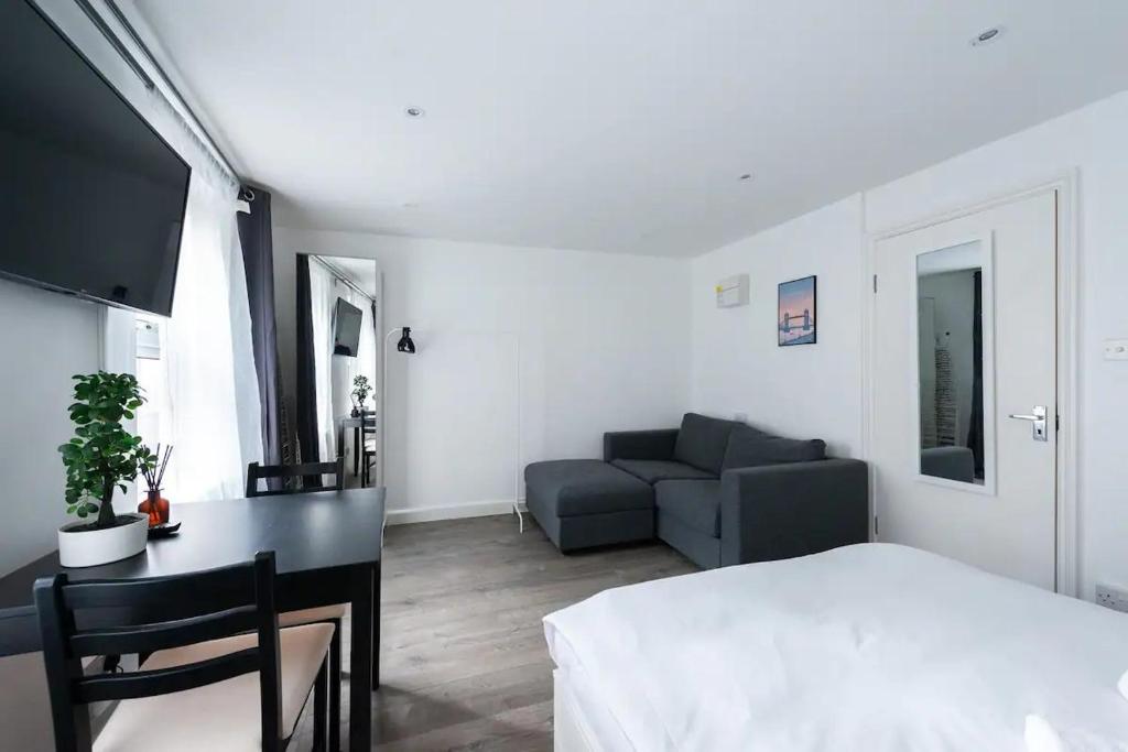 a living room with a bed and a couch at King's Cross Cosy Corner Pass the Keys in London