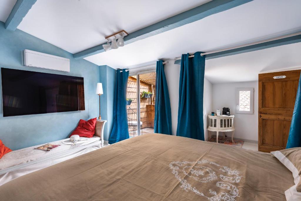 Aux Heures Bleues - Deluxe Double Room With Bath