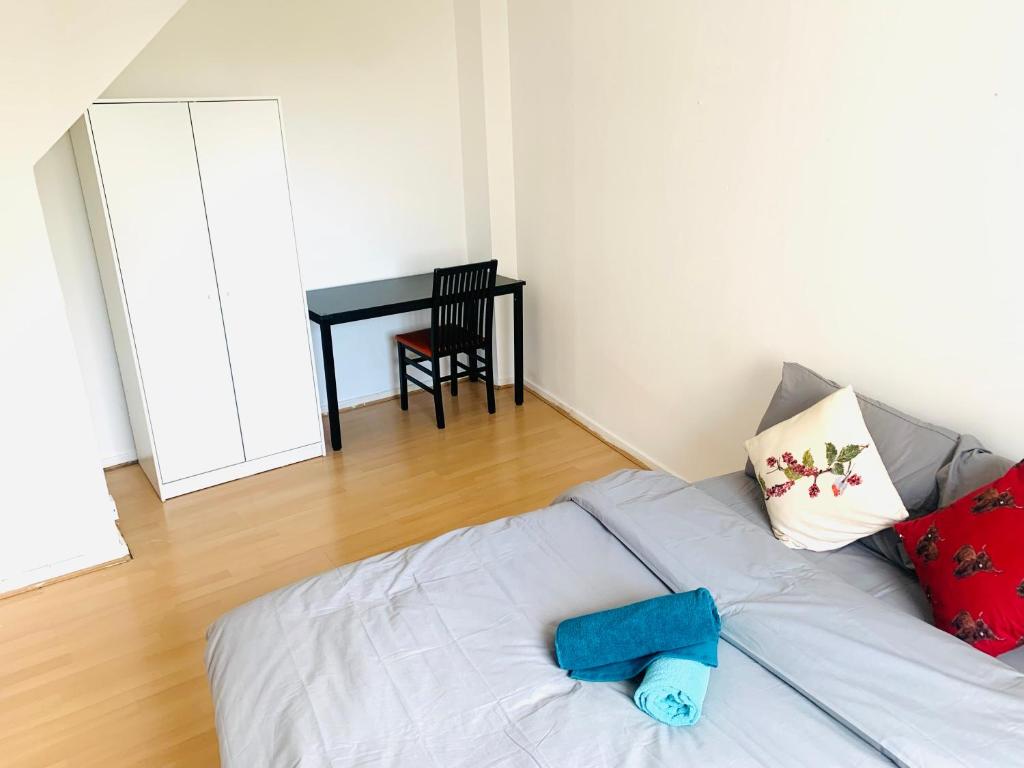 a bedroom with a bed and a table with a desk at Double Room Near Tower Bridge 403 in London