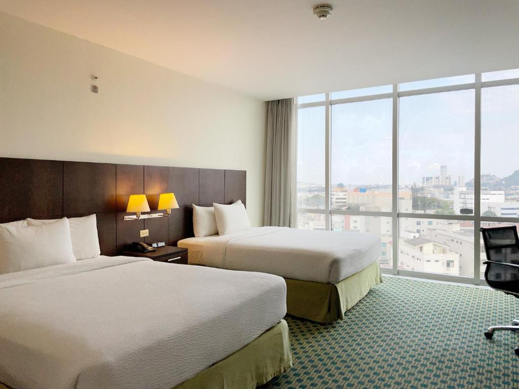 Postel nebo postele na pokoji v ubytování Courtyard by Marriott Guayaquil