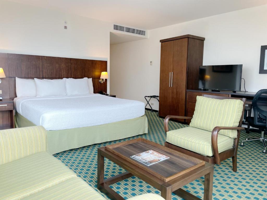 Postel nebo postele na pokoji v ubytování Courtyard by Marriott Guayaquil