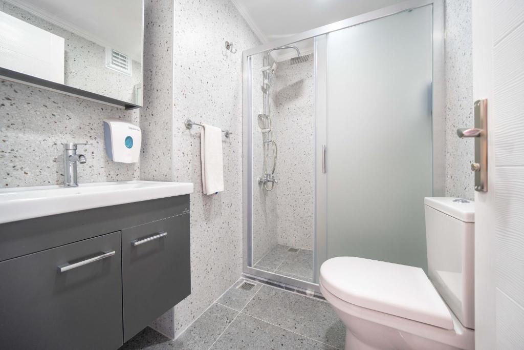 Koupelna v ubytování Dedeminn Garden Hotel