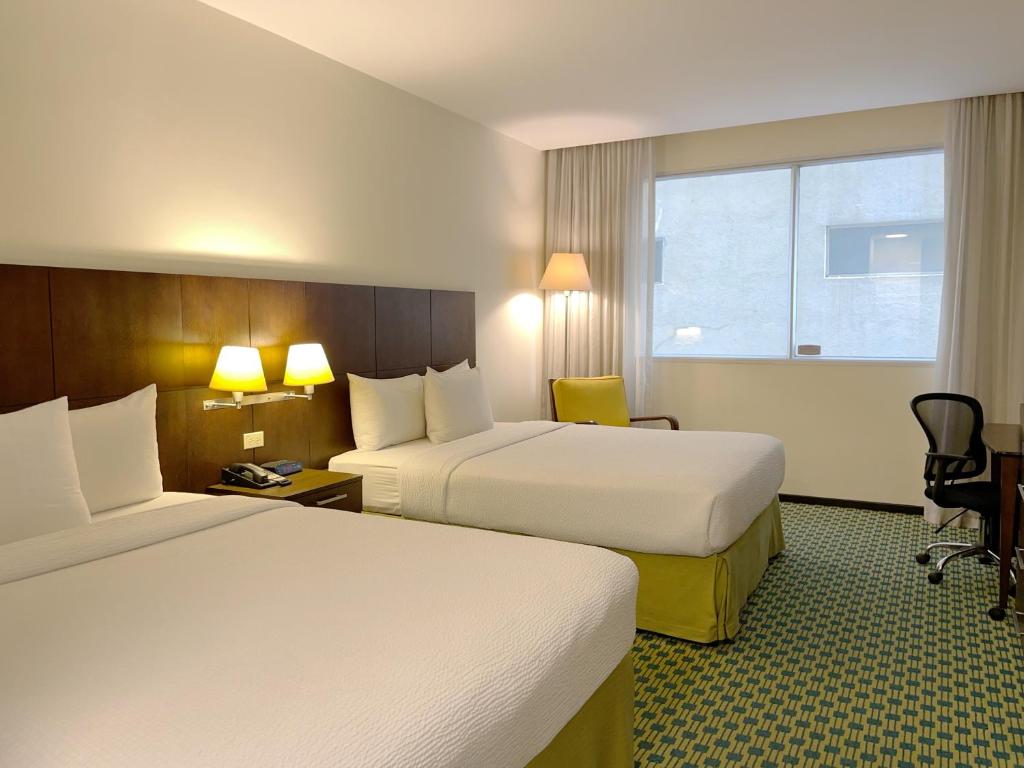 Postel nebo postele na pokoji v ubytování Courtyard by Marriott Guayaquil