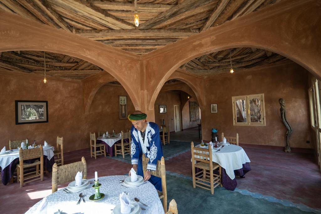 Restoran või mõni muu söögikoht majutusasutuses Lodge Hara Oasis