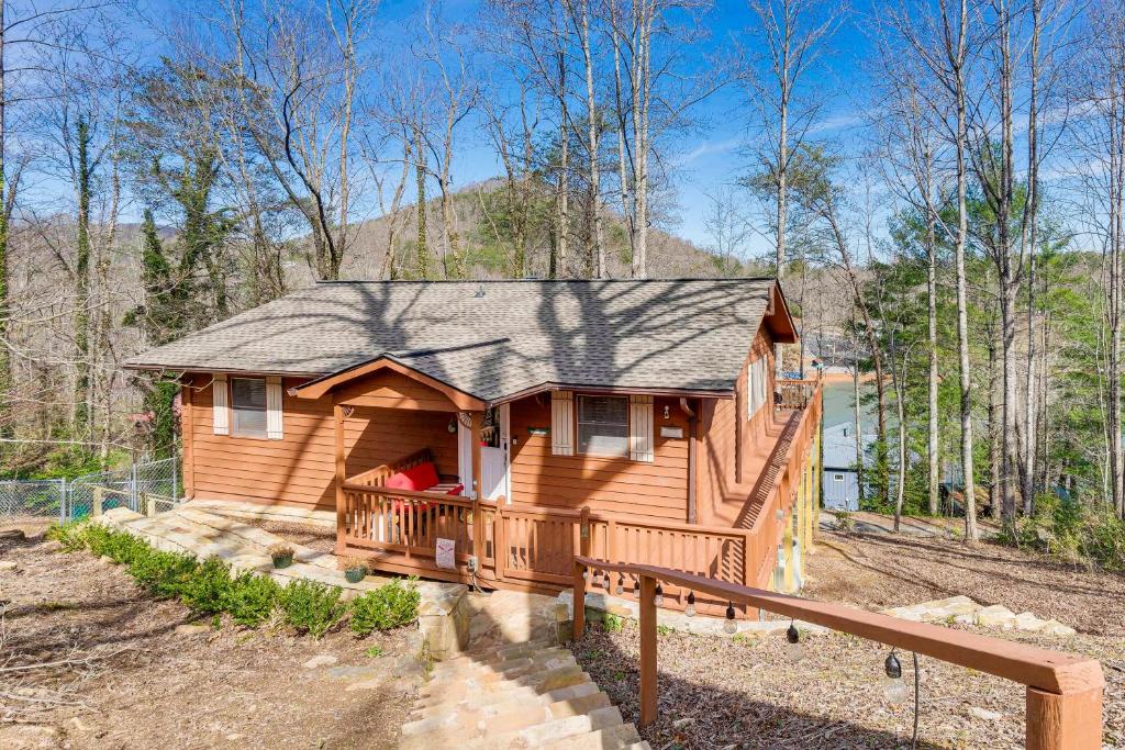 Vacation Home PetFriendly Hiawassee Cabin with Lake Views and Sauna