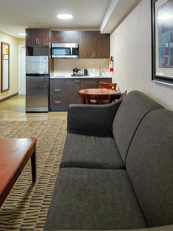 Kuchyň nebo kuchyňský kout v ubytování Prestige Aberdeen Lodge Kamloops
